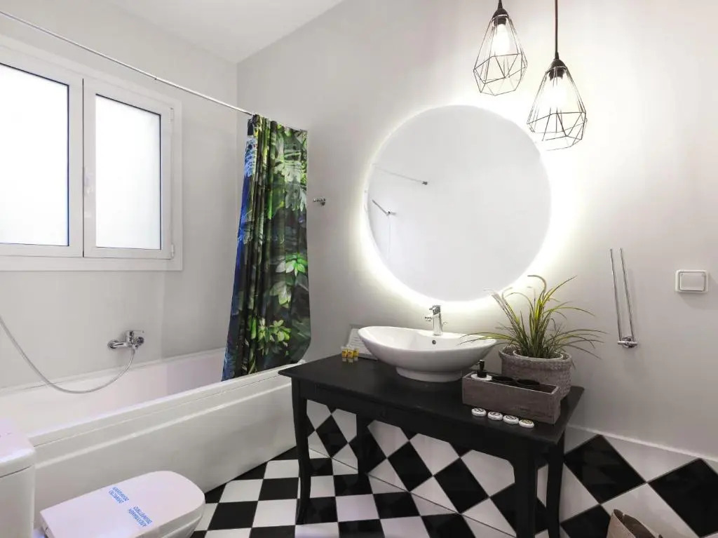 Athenian Apartment with Hot Tub