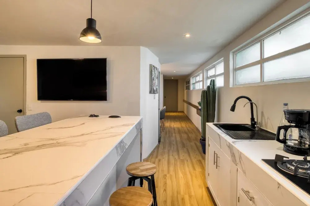 Comfy Apartment with Leafy Views by Tasman