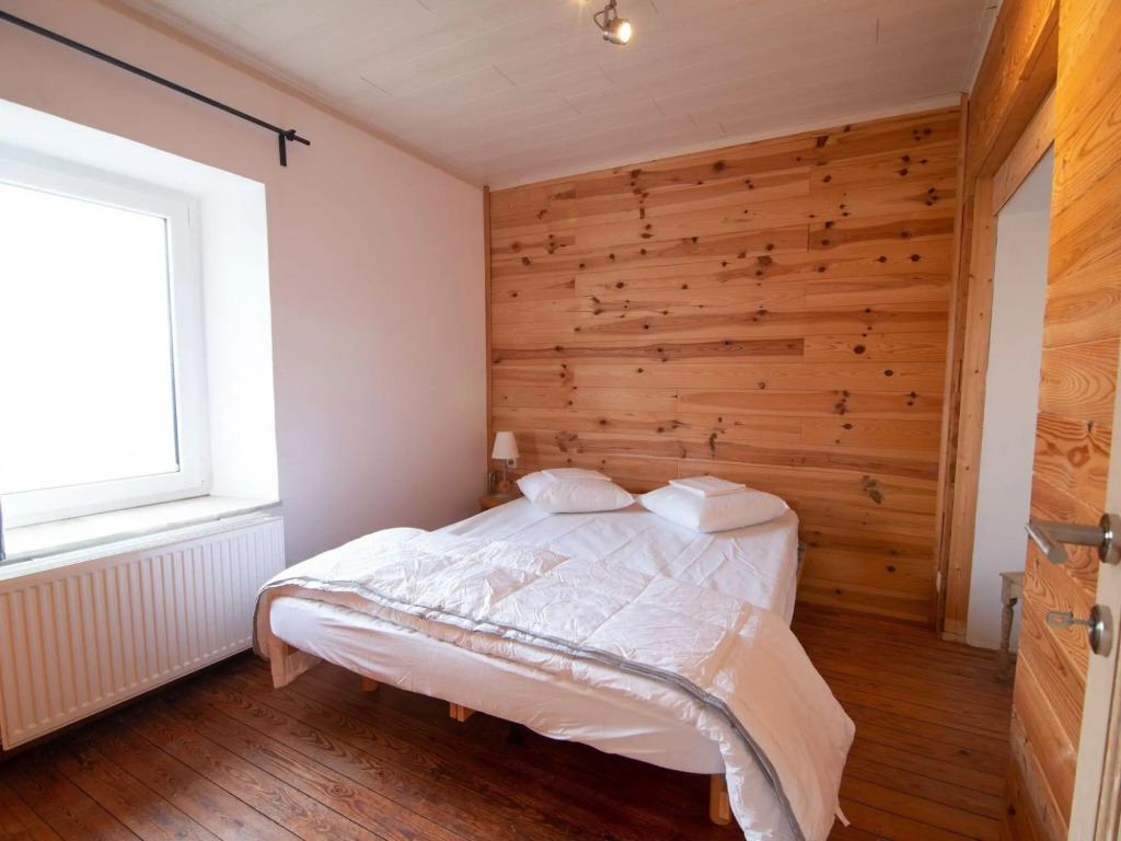 Very spacious house with sauna, spa and countryside views