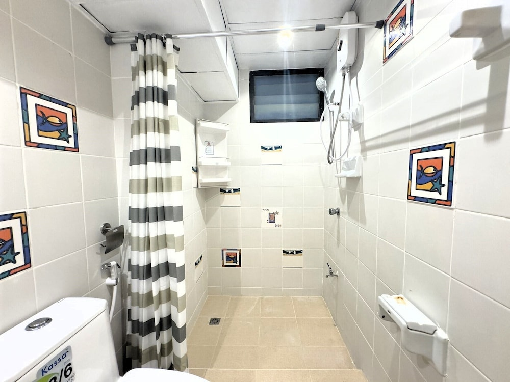 Stylish 1-bedroom Corner Condo Near Thepprasit Night Market -keha Condominium
