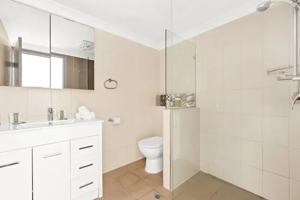 Lovely 2-bed With Balcony