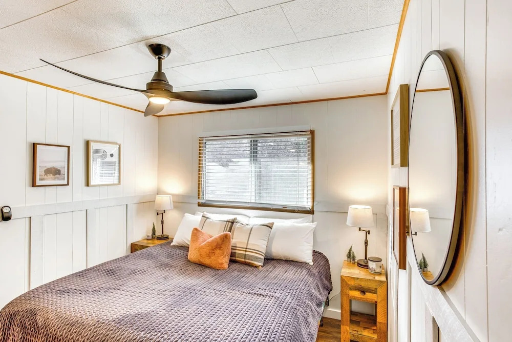 2 Mi to Big Bear Mtn Resort: Cabin w/ Updated Deck
