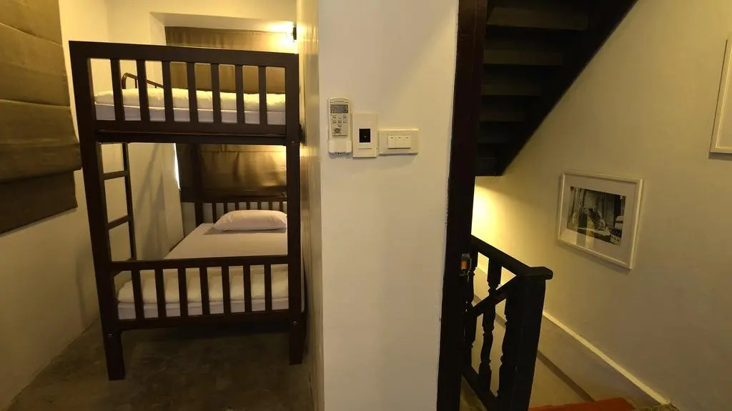 Some Rest Hostel Khao San