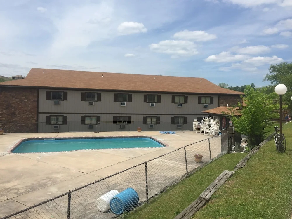 Midway Budget Inn