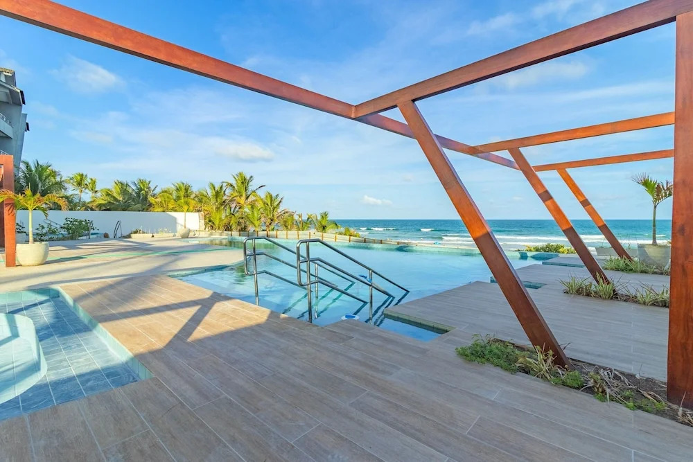 Cupe Suites #118 Beachfront by Carpediem