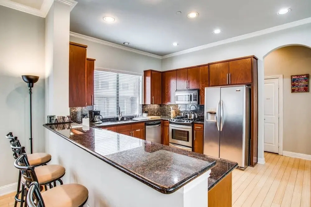 2 Unit Grand Oak Lawn house Perfect for Groups