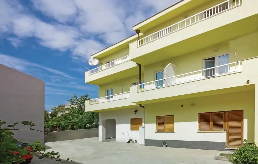 Amazing Home in Makarska With Wifi and 3 Bedrooms