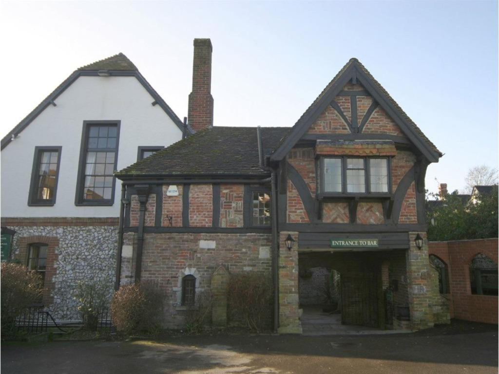 Village House Hotel - Inn
