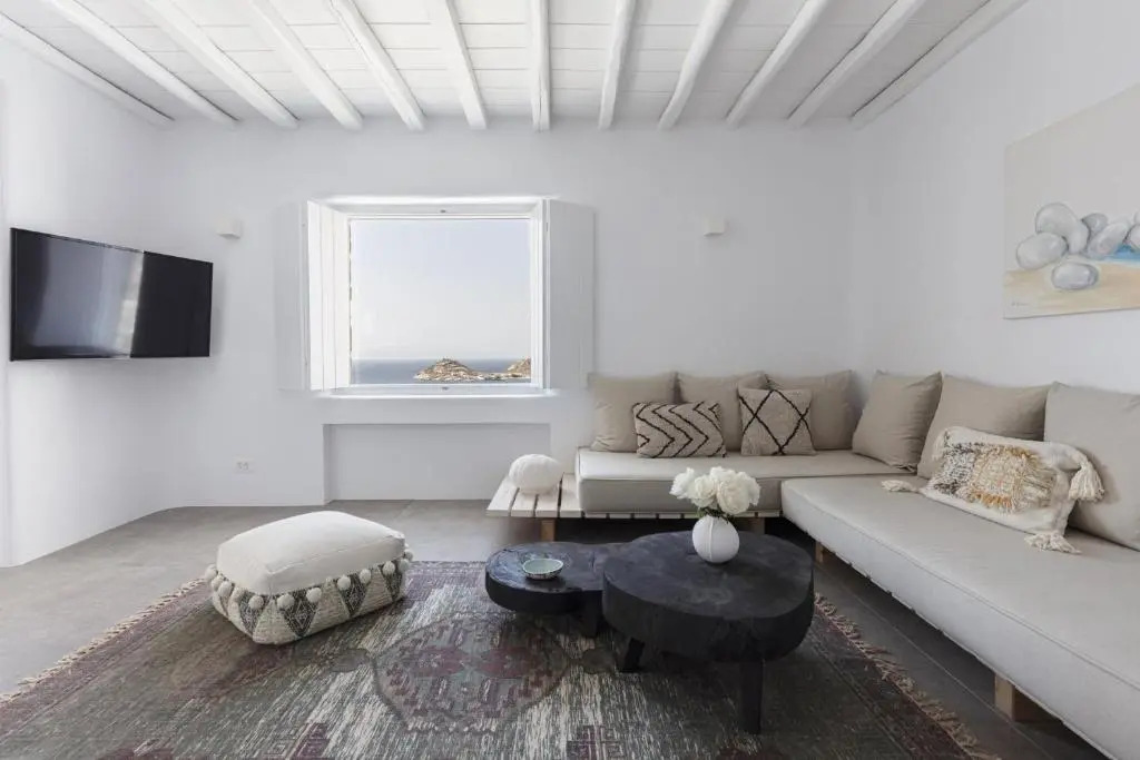 Villa Lydia with stunning view, by Red Windmill Villas