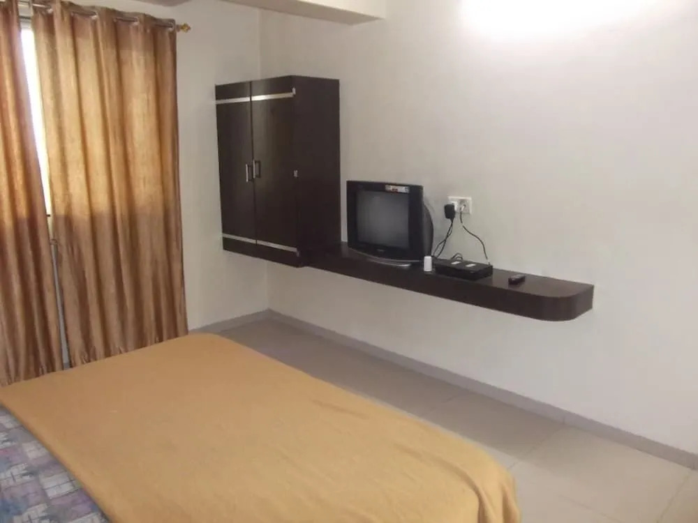 Hotel Trimurti Pride