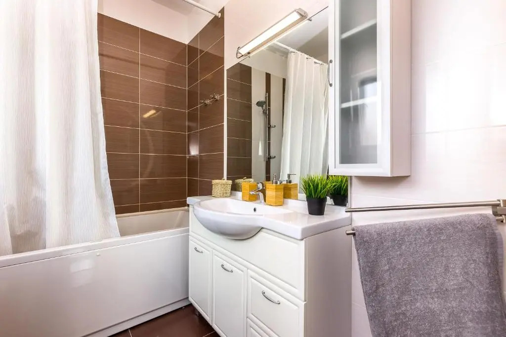 Apartment Bok