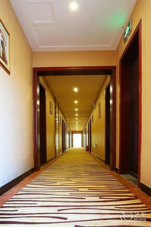 Evergreen hotel Qingdao (original xing fu lai business hotel)(青岛长荣酒店)