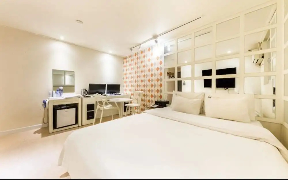 Reem Hotel