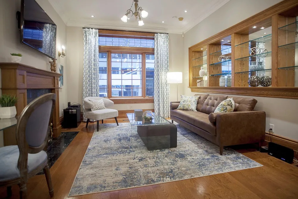 Spacious 1BR - King Bed and Terrace