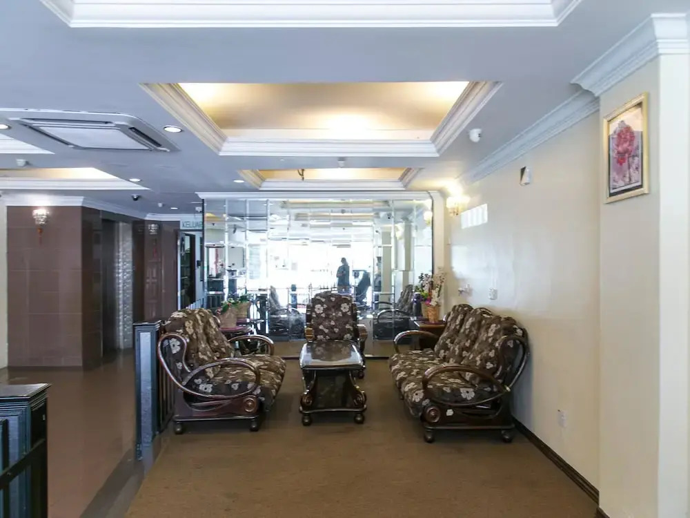 B Hotel
