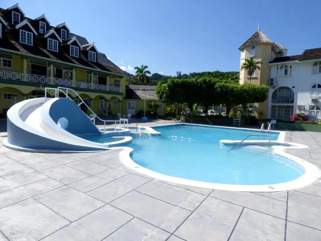 Beach One Bedroom Suite A17