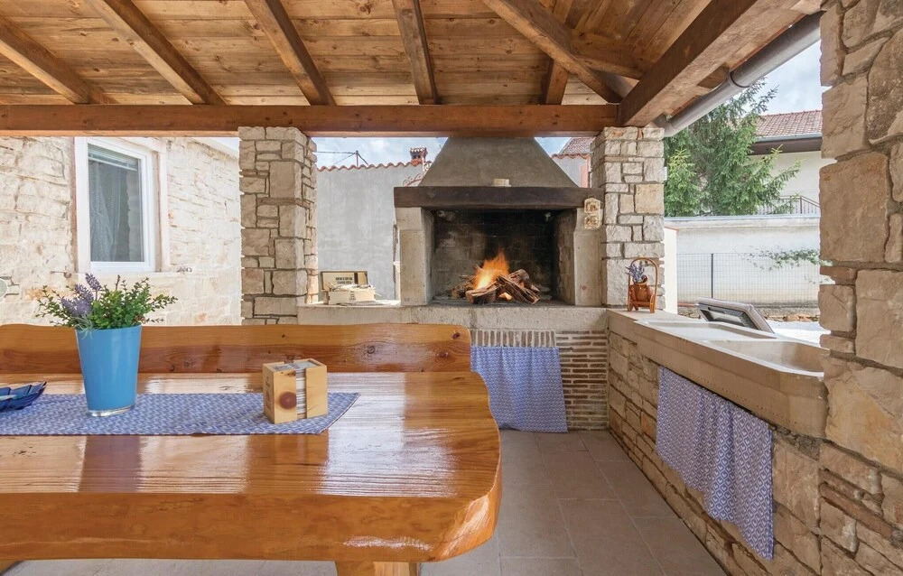 Gorgeous Home In Peruski