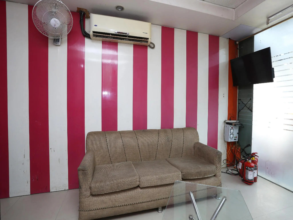 OYO 28302 Hotel Welcome Banquets And Room