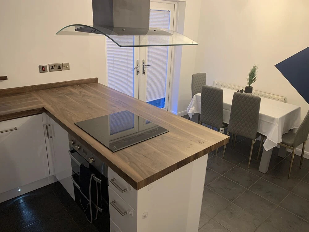 4 bedroom worker property parking