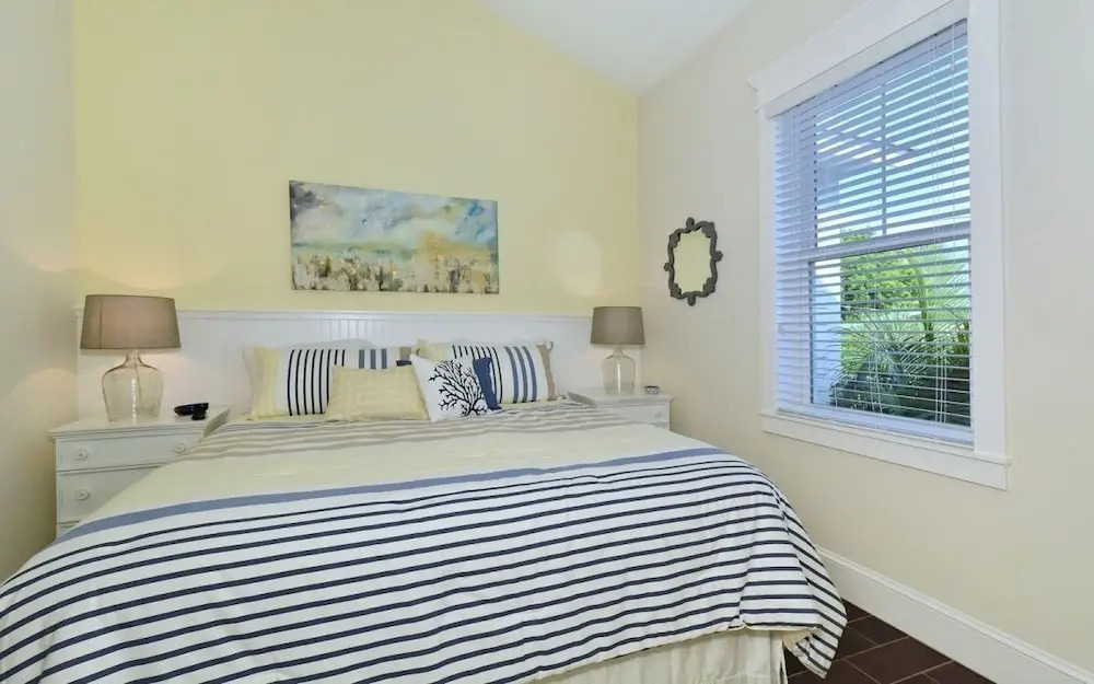 On Turtle Time - Beautifully Updated wHeated Pool Covered Porches Beach Gear Walk to Beach