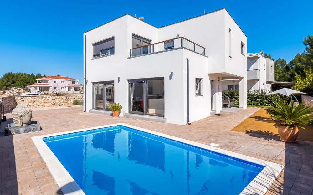 Awesome Home In Srima