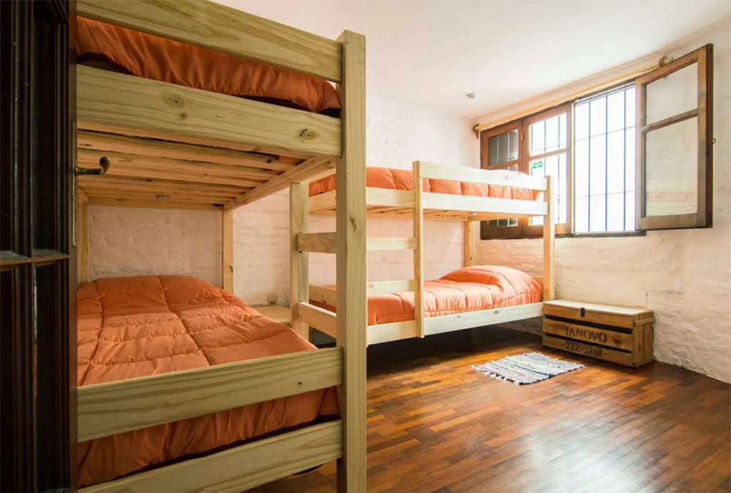 MedioMundo Hostel
