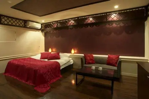 Hotel Coco-Palm (Love Hotel)