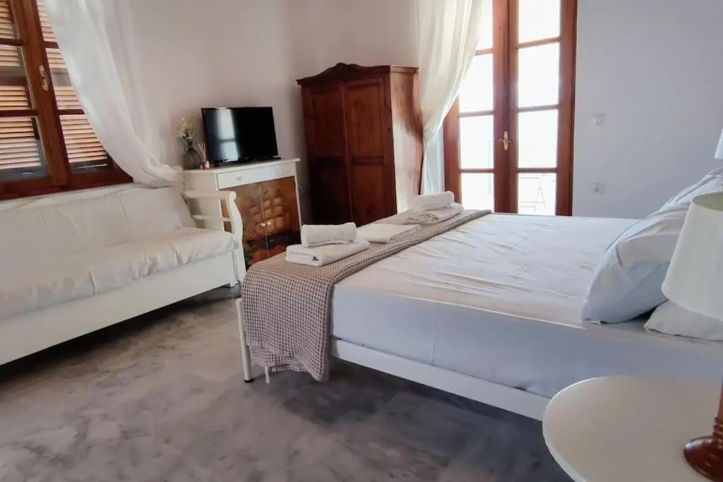 Sunset Studio - Hydra Dream Houses