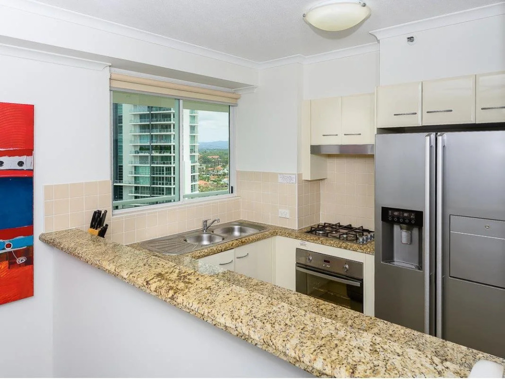 The Crest Apartments - Main Beach