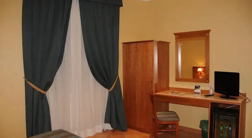Colonna Room Rental