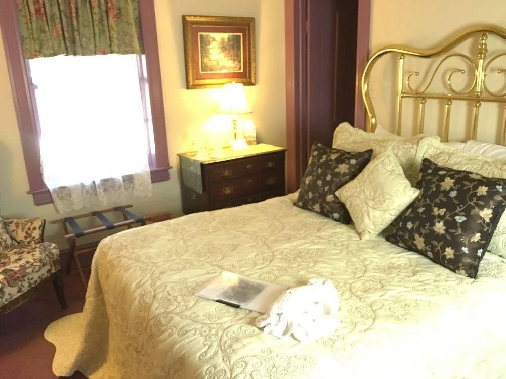 Parsonage Inn
