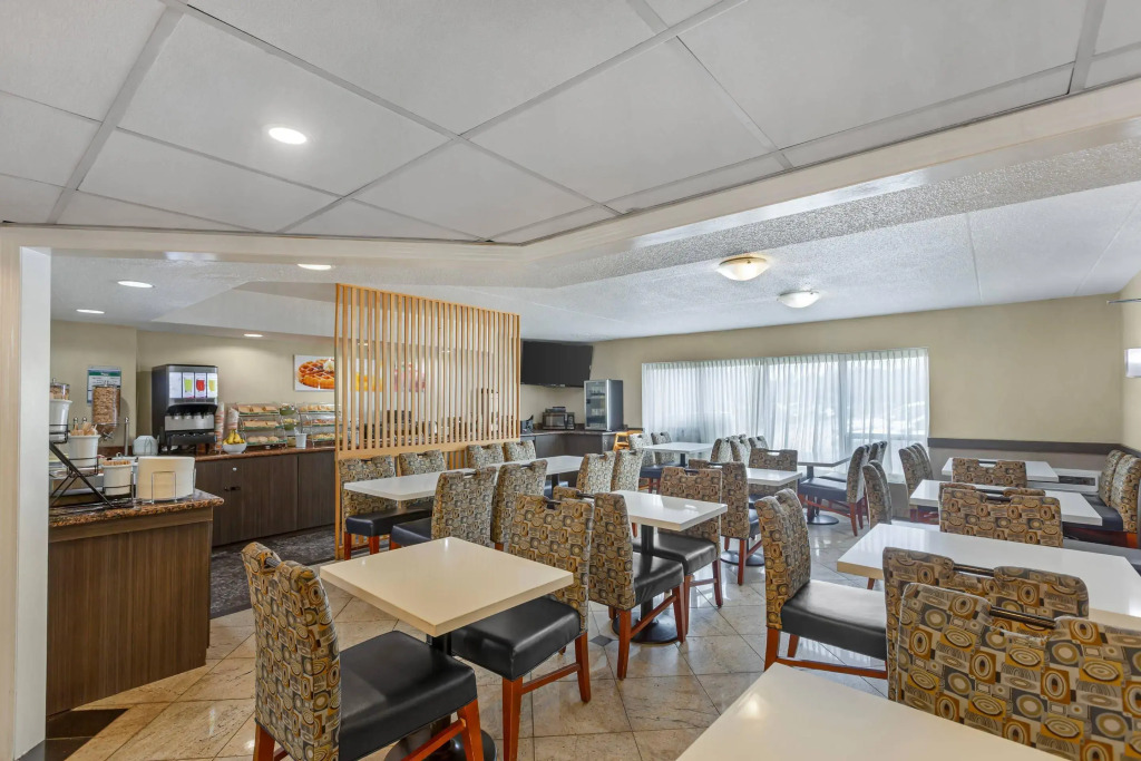Quality Inn & Suites 5585 Ambler Drive Mississauga Ontario