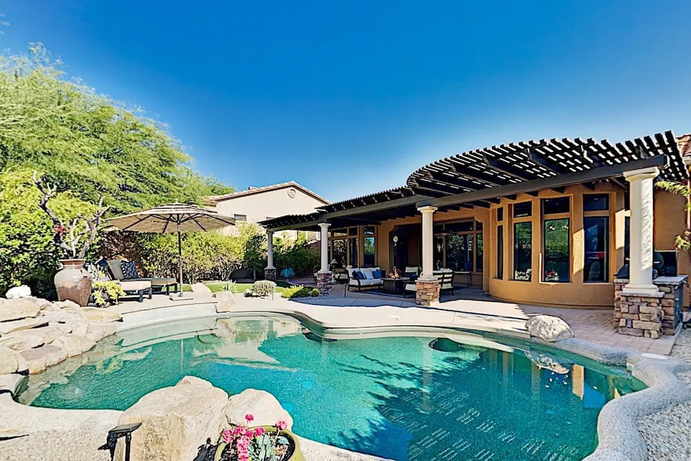 Lavish Desert Pool In Private Community 3 Bedroom Home