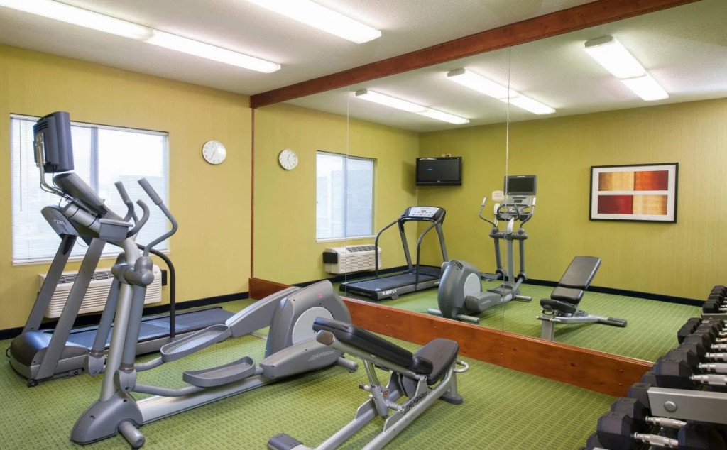 HomeTowne Studios by Red Roof East Lansing - Okemos