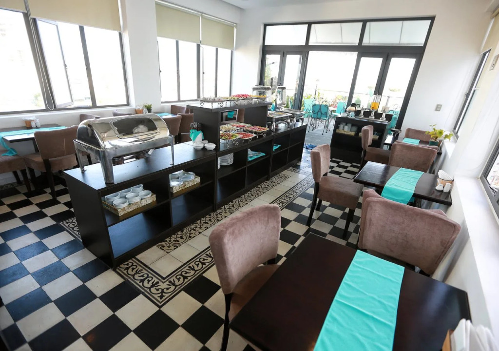 Flora Hotel