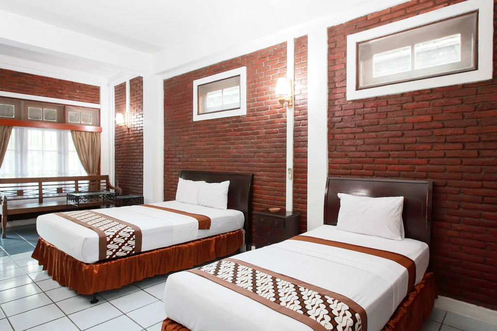 Paku Mas Hotel