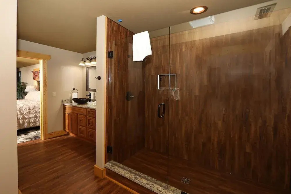 Dive Right In 4 Bedrooms 4.5 Bathrooms Cabin