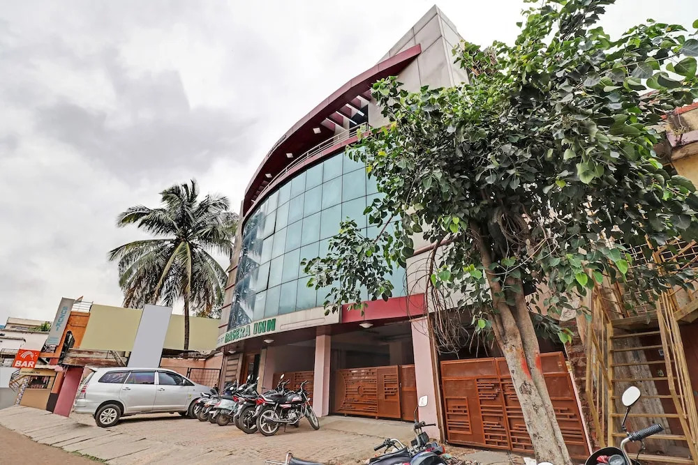 OYO 60932 Hotel Basera Inn