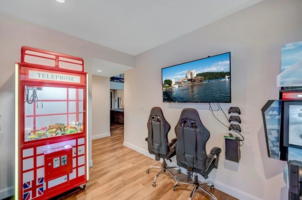 The Perfect Escape: Indoor Pool/spa, Vr & Theater 6 Bedroom Home by RedAwning