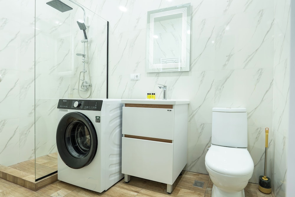 Bright 1BR apartment in Avlabari
