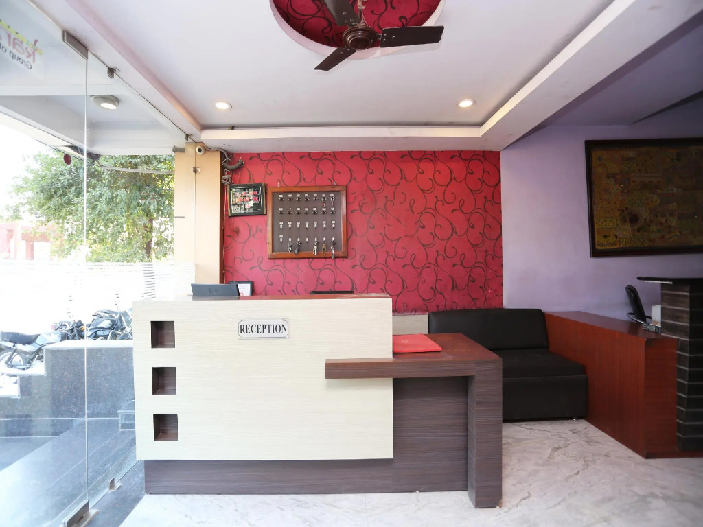 OYO 22253 Hotel Kanha Palace