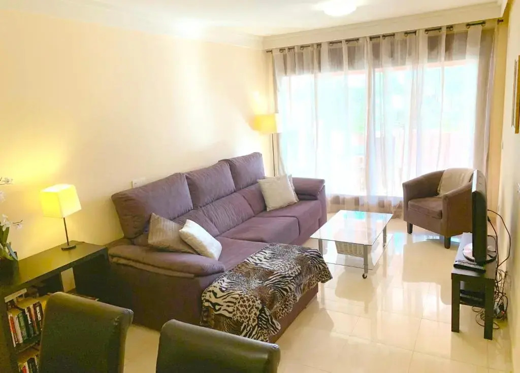 Salinas. Apartment for 4. Terrace/Parking/Pools/Gym/4mins beach