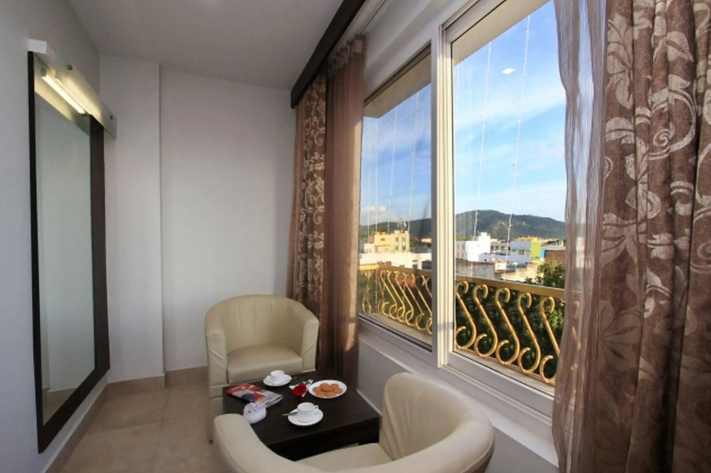 Fab Ni Ambaari Suites