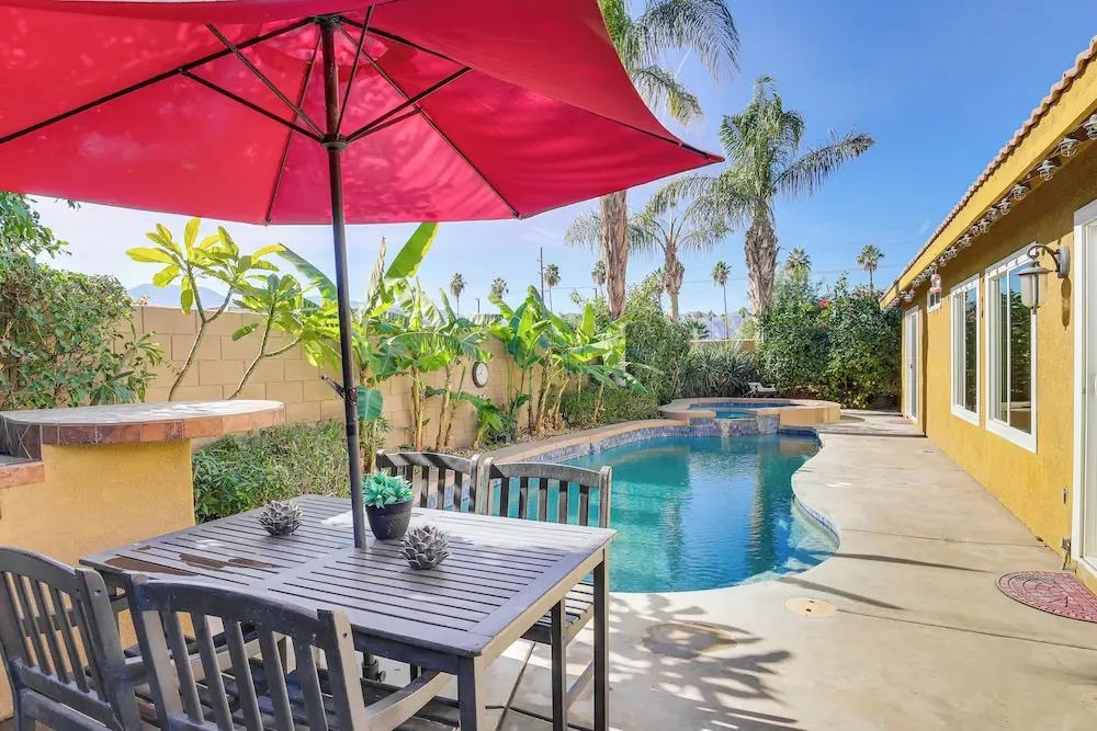 Hot Tub, Bar & Outdoor Kitchen: Chic Indio Retreat