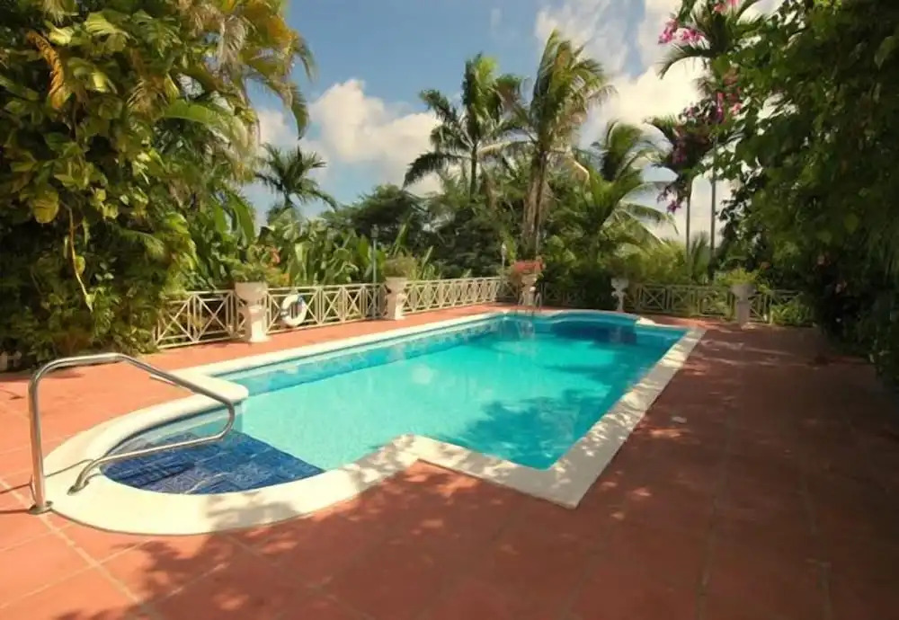 Stoneaway, 6BR by Jamaican Treasures