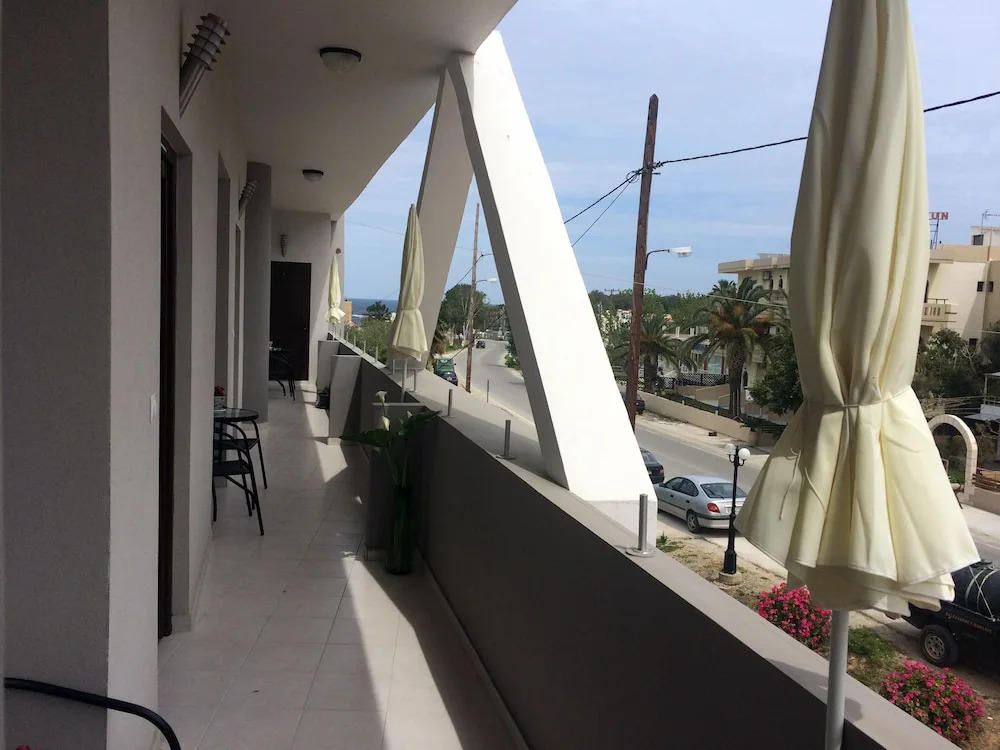 Posto studio superior studio 1 100 m from the beach