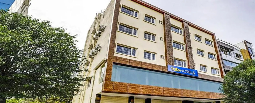 Fabhotel Rove Inn & Suites