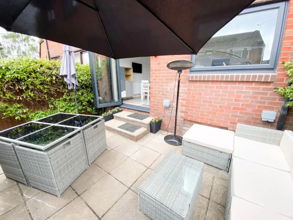 Harbourside House - Great Location - Parking - 2 En-Suites - Sleeps 5 Plus 1