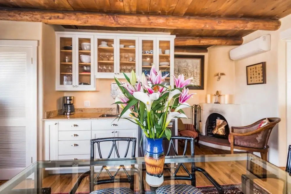 El Caminito - Magnificent East Side Home, Flooded With Light