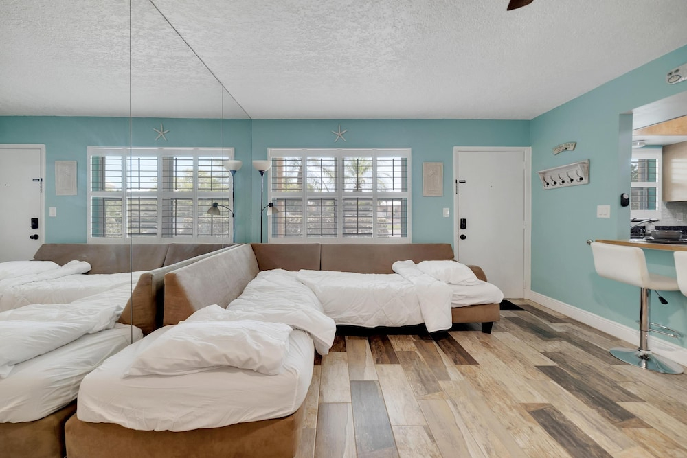 Newly Renovated 2 Beds 2 Baths Condo in St Pete Beach